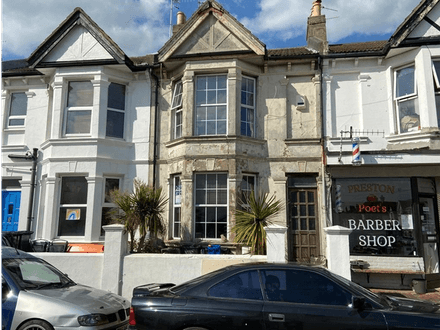 FREEHOLD: A SPACIOUS 3 BEDROOM VICTORIAN TERRACED HOUSE IN NEED OF COMPLETE REFURBISHMENT THROUGHOUT